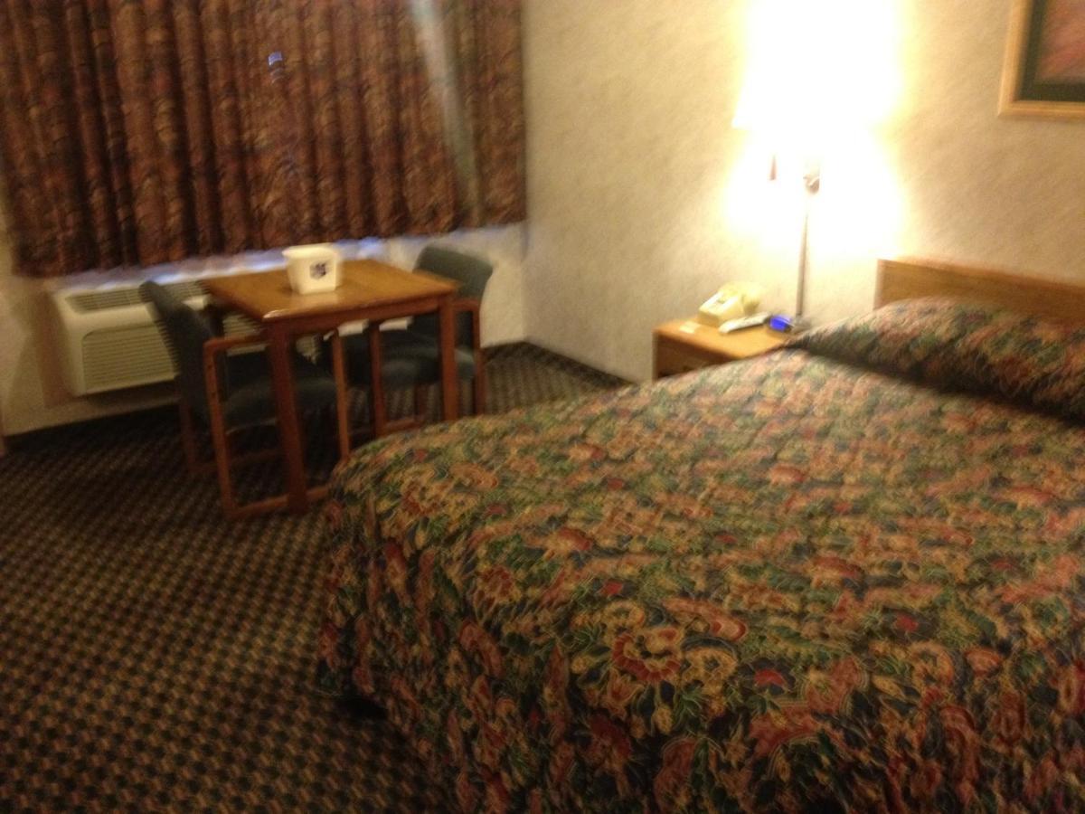 Richmond Inn And Suites Habitación foto